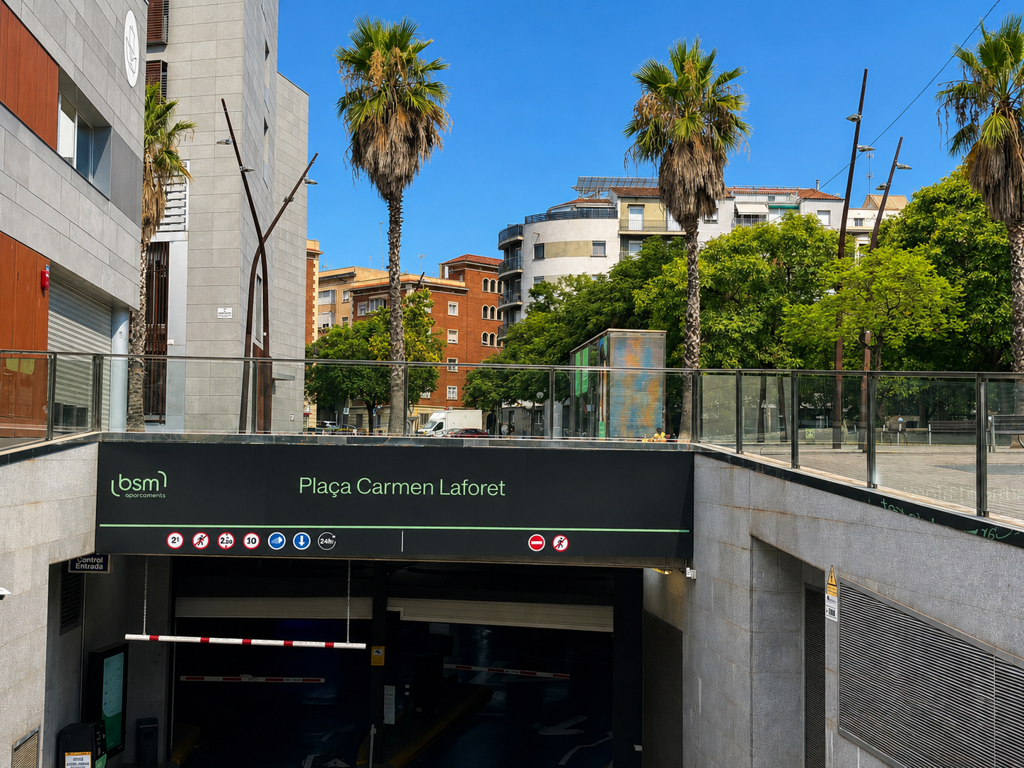 L'aparcament BSM Illa Borbó passa a anomenar-se BSM Plaça Carmen Laforet